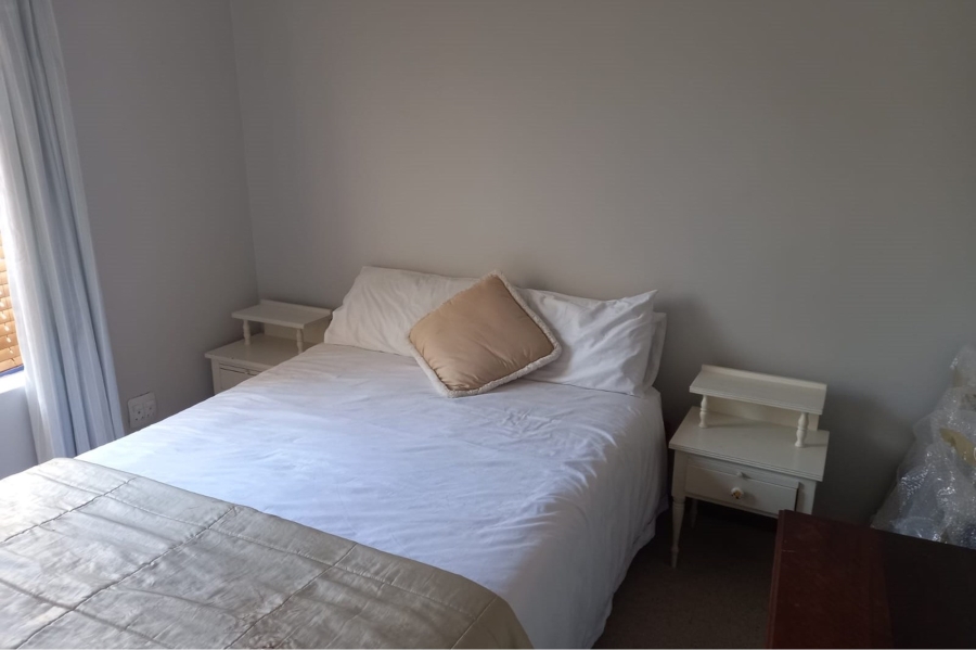 To Let 5 Bedroom Property for Rent in Paradise Beach Western Cape